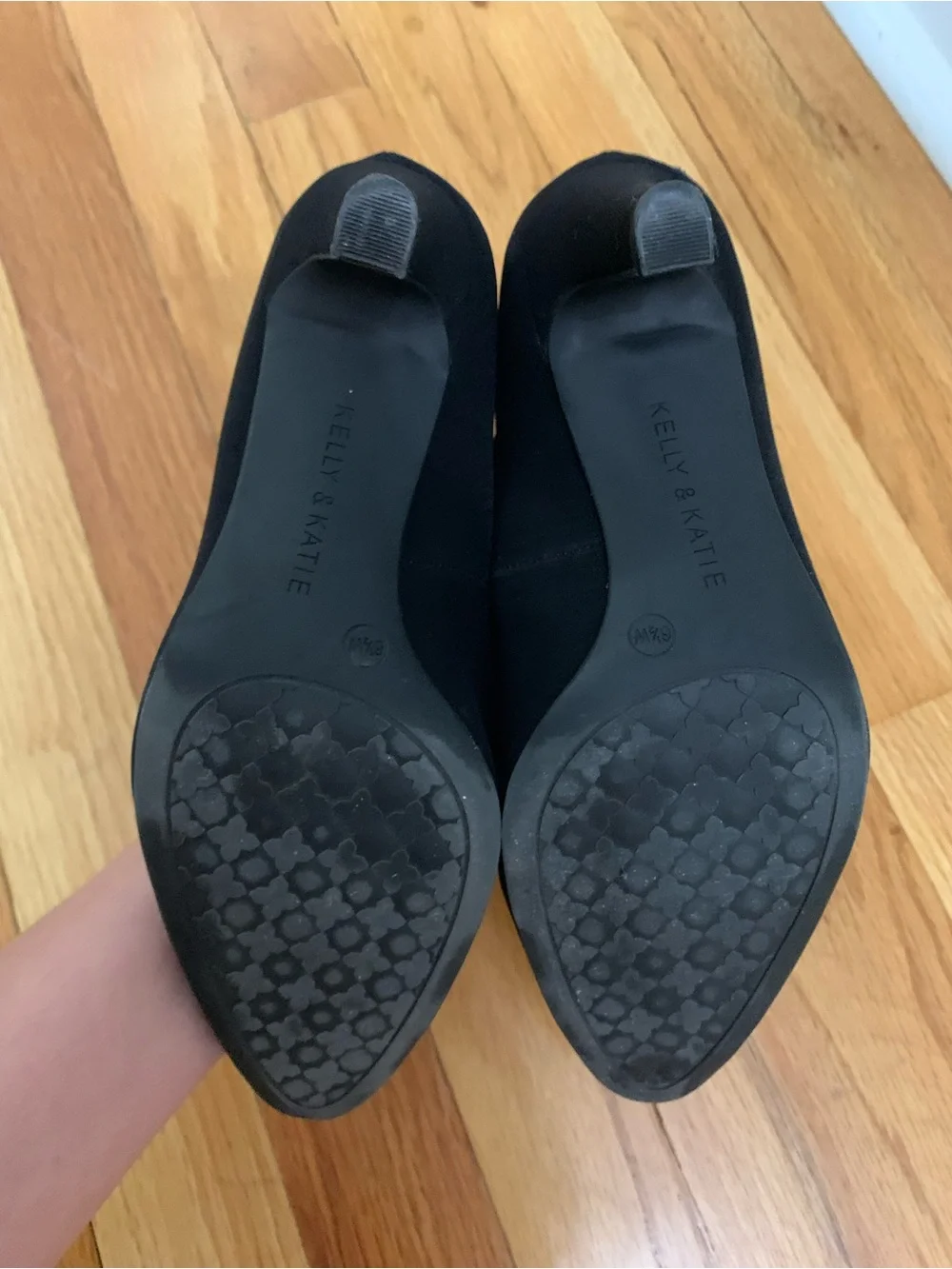 Kelly & Katie Black Pointed Toe Pumps